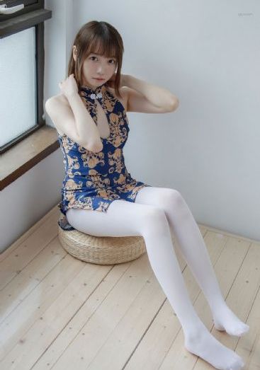亲嘴舌头伸进去摸她的胸_BD电影完整版