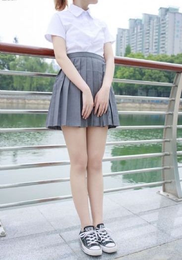 欧美视频在线免费播放_十万网红美女美酱